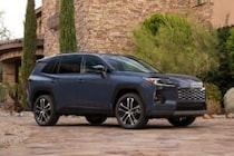 RAV4はなぜ「売れなかった」のか　米販売首位陥落の裏にあったトヨタの判断