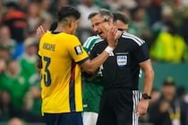 なぜ「口元を隠す」とレッドカードなのか　サッカーW杯新ルール導入の理由