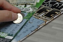 拾ったお金で宝くじ6400万円当選　金融専門家が勧めた「使い道」とは