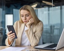 好きなら絶対やらない！男性が“恋愛対象外女性”にする決定的行動