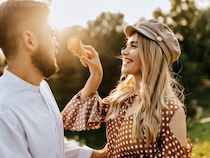 【生年月日占い】幸せを掴むベストタイミングは？《2025年10月～11月の恋模様》