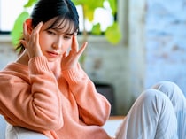 こめかみをほぐして“小顔見え”！頭痛・肩こりも改善【側頭筋をゆるめる】簡単ストレッチ