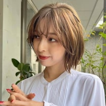 ショートとミディアムの中間が目安。絶妙レングスでアカ抜ける【伸ばしかけ風ヘア】