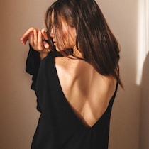 「背中を見られたくない」を卒業！１日１分【贅肉撃退＆姿勢美人を叶える】簡単ポーズ