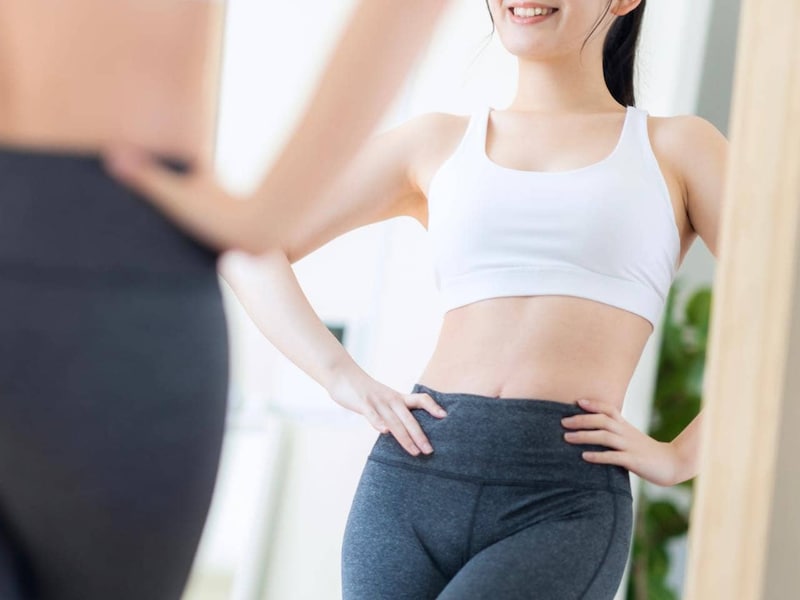 反り腰を改善する効果も。１日１分【お腹痩せ＆くびれ作りにつながる】簡単ストレッチ