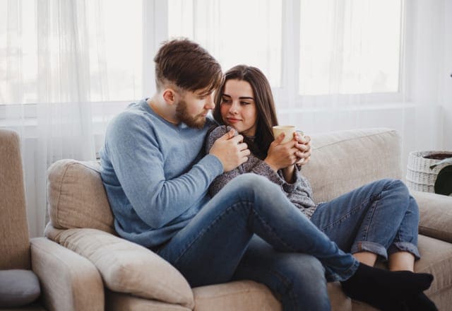 ずっとそばにいてほしい。男性が「離れられなくなる女性」とは