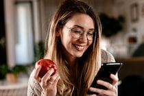 出会いにアプリもリアルも関係なし？モテる女が実践している「恋の掴み方」