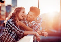 付き合うのは必然だった…。男が「運命を感じる女性」の特徴