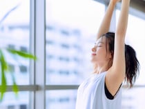 “重見え”上半身をスッキリ解消！１日10回【二の腕＆背中を引き締める】簡単エクササイズ