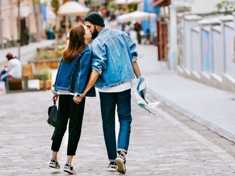 愛してるって意味です。男が本気で好きな女性にする「愛情表現」