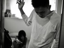 情緒不安定なところに辟易…。男性がストレスを感じる「女性の恋愛行動」