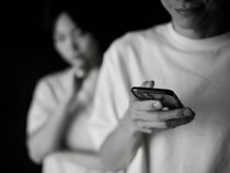 DMから始まる危険な恋。SNS不倫が急増する「理由」とは