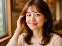 “若作り感ゼロ”で若見えする。モサッと髪を解消【大人のゆる巻きヘアアレンジ】のコツ