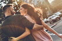 顔や体型だけじゃない。男性が「女性の色気」を感じるポイント