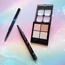 大人っぽく目元印象をアプデ。KATE新作「極細眉×質感シャドウ×透けラメ」で楽しむ“透明感メイク”