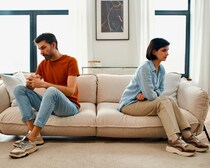 好かれたいのに逆効果。男性がそっと距離を置く女性の“重さ”の正体