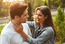 ハグは愛を表すって本当？ハグでわかる２人の親密度診断