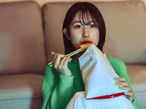 夜になると止まらない食欲に。“ダラダラ食べ”をやめる【簡単ダイエット習慣】