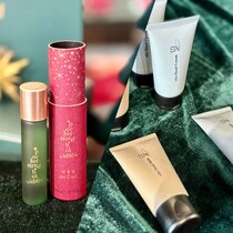 手元が“老け見え”の決め手に!? 「塗り直しが面倒」を救う【uka】の香るハンドケア