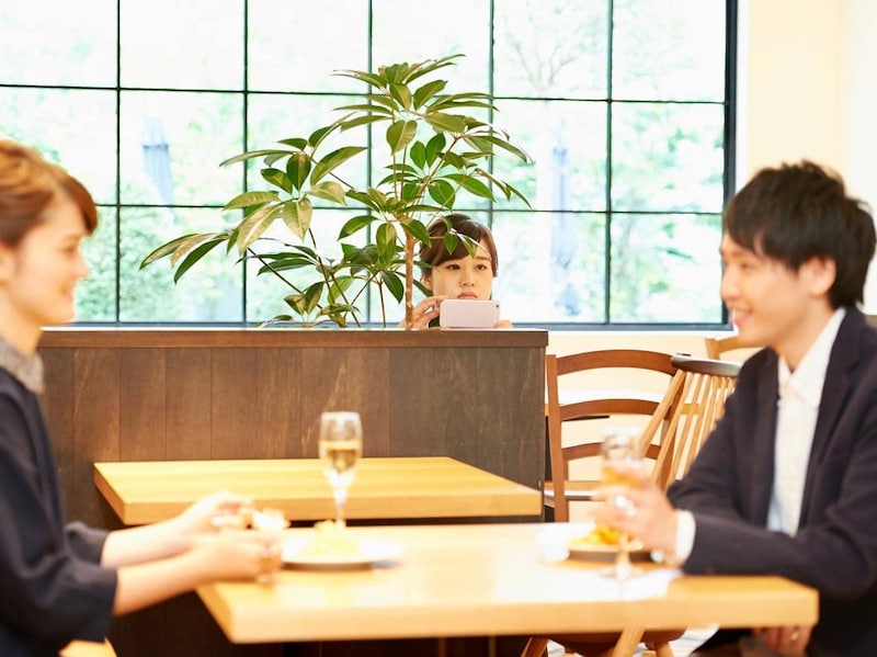 彼氏が女友達と仲良すぎる…。不安をぶつけず信頼関係を守る「コツ」