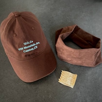 いつもの服が即アカ抜ける！大人世代が選ぶべき「今っぽブラウン小物」３選