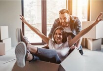 男性の視線を集める理由。モテる女性が必ずしてる「無意識行動」