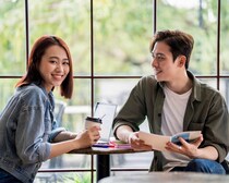 愛情が揺らぐ心配なし！男性が本命の女性に対して「しないこと」