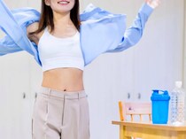 ぽっこり下腹がスッ…と引き締まる。１日１分【大人の体型悩みを救う】簡単ポーズ