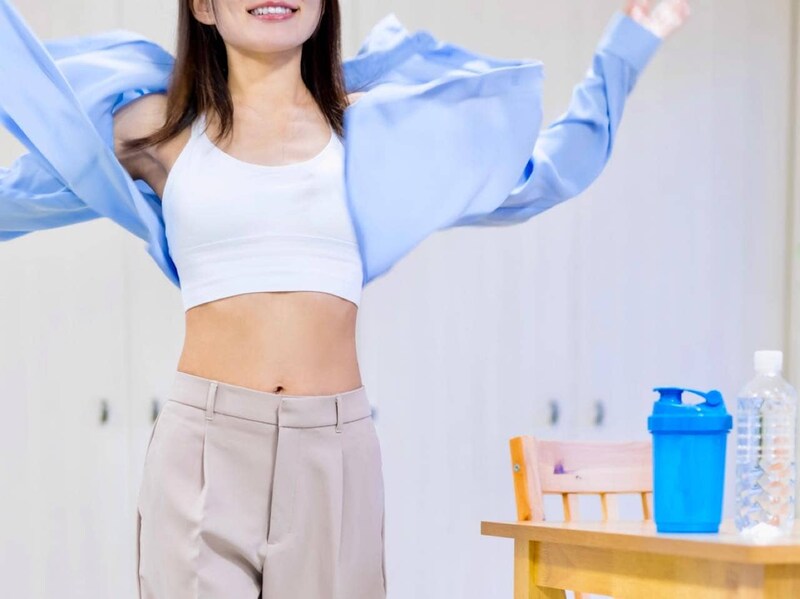 ぽっこり下腹がスッ…と引き締まる。１日１分【大人の体型悩みを救う】簡単ポーズ