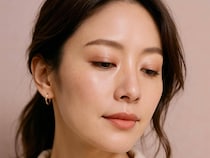 くすみ顔が一瞬で華やぐ！若作りに見えない【冬の大人のラメメイク】正解ルール