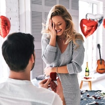 【生年月日占い】幸せを掴むベストタイミングは？《2024年12月～2025年1月の恋模様》