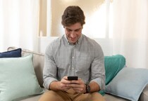 この瞬間がベストです。男性がLINEを「待っているタイミング」とは