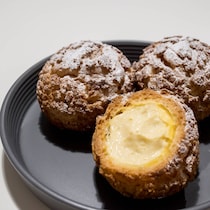 東京駅でしか売っていない！出来立てが絶品【ヨックモック】の手作りクッキーシュー