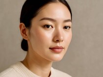 冬のくすみ顔を一発逆転！光を操って「大人の透明ツヤ肌」を作る最新メイクテク