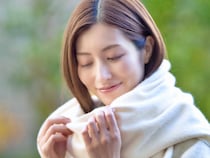 朝のツヤが夜まで続く。40代が見直すべき【崩れないベースメイク】３つのポイント