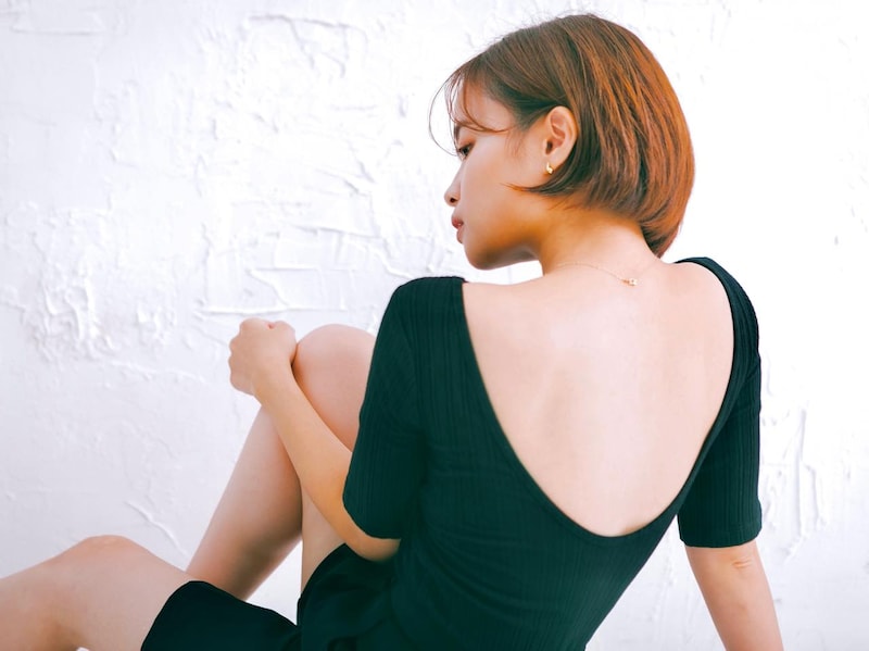 後ろ姿が若返る。１日１セット【ハミ肉・猫背・肩こりをまとめて解消する】簡単ストレッチ