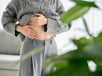 座ったまま、お腹をねじるだけ！“ながら”で【お腹のくびれづくりが叶う】簡単エクササイズ