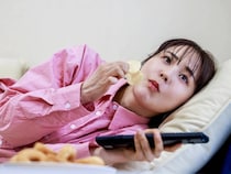 お菓子でストレス解消は太る原因！悪循環を断ち切る【置き換えダイエット】のコツ