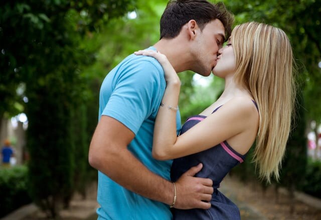 マジで好きってこと♡男が「本気で付き合いたい女性」にする行動