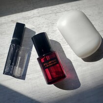 冬メイクが一気にアカ抜ける。乾燥シーズンに“うるみツヤ”を仕込む大人の名品コスメ３選