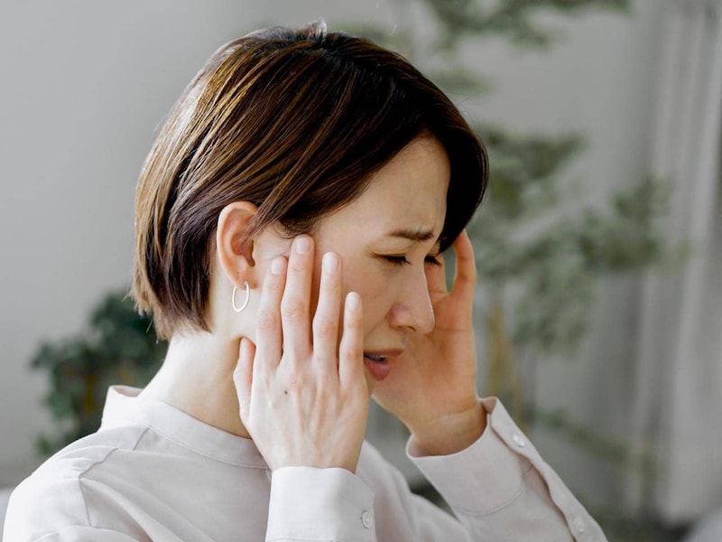 天気が変わると体調も揺らぐ…。更年期世代に増える“気圧不調”の正体とは