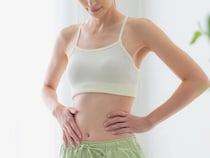 生理中の不調もやわらぐ。１日１セット【お腹をほぐして引き締める】簡単ポーズ