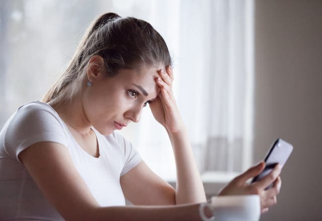 冷めてきた証拠? 男性があまり連絡してくれなくなる「理由」