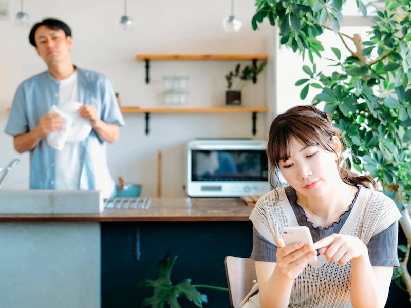 夫婦関係が一気に冷え込む…。男性が本気で幻滅する「妻の行動」