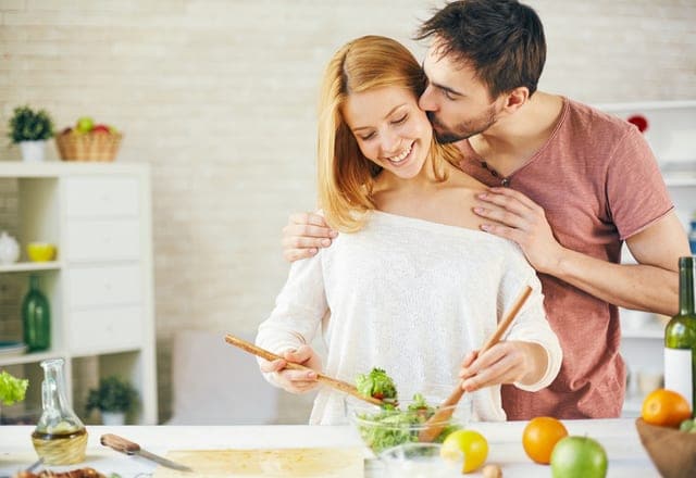 好きすぎておかしくなる!彼女のことで頭がいっぱいの男性がしがちなこと