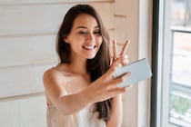 可愛さに夢中です。男性が「無性に追いかけたくなる女性」の特徴