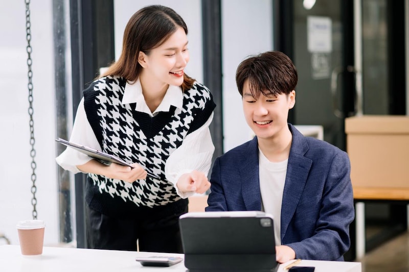 「こんなことがあってさ…」男性が仕事について話すのは“本命サイン”です