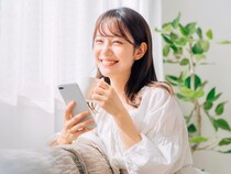 「返信は遅いのに途切れない…」それ、実は男性が見せる“本命サイン”かも？