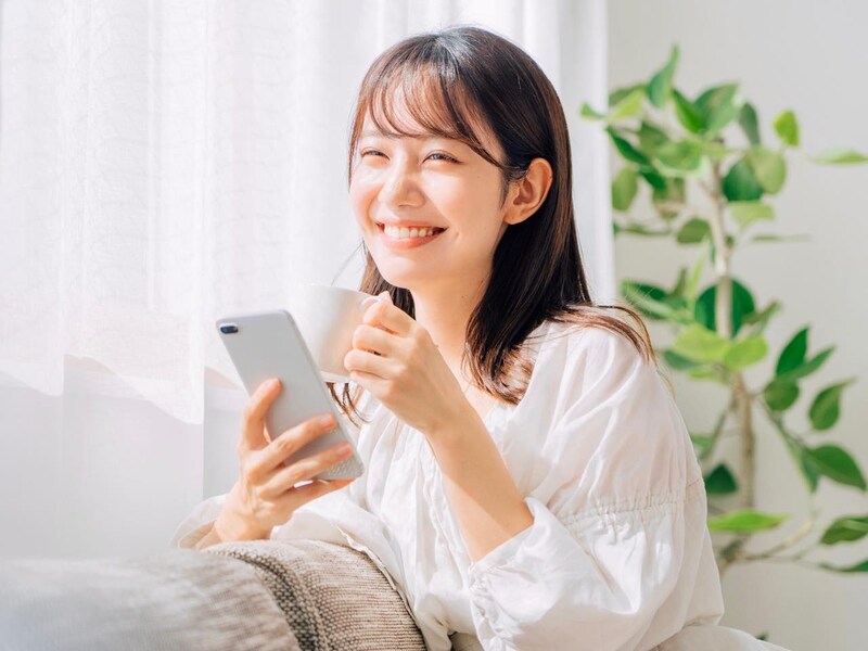 「返信は遅いのに途切れない…」それ、実は男性が見せる“本命サイン”かも？