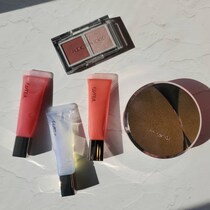 くすみがちな冬の大人肌が一気に明るく。今すぐ試したい“多幸感メイク”を叶える「名品コスメ」３選